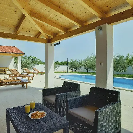 In Croatia Near The Σπίτι διακοπών Πούλα